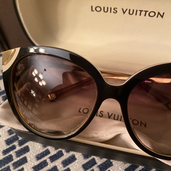 ๐ฆ LV Amber Cat Eye Sunglasses - Picture 7 of 15